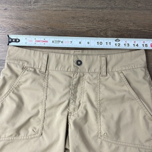 Columbia Women’s Tan Khaki Omni-Shield Hiking Outdoor Shorts, size 4, 10” inseam - Picture 4 of 8